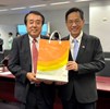 04 張峯源局長與宮崎縣部長合影