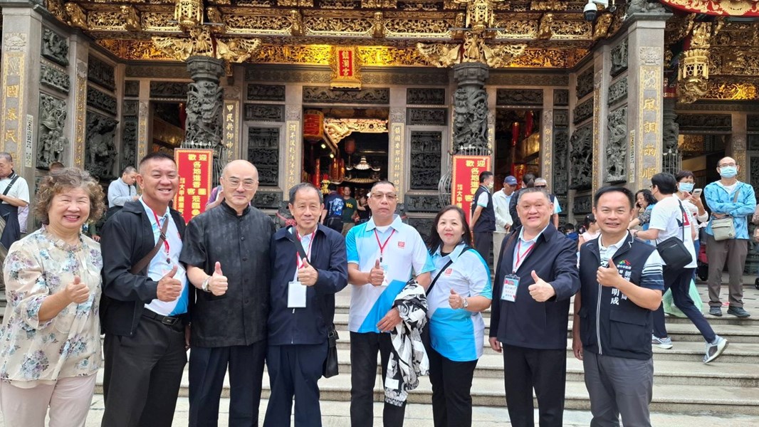 02 龍專委與李大龍理事長等人合影