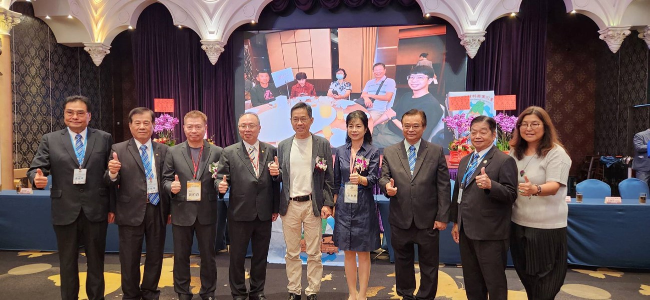 01 汽車材料公會合影