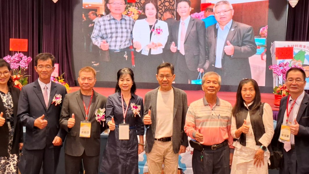 02 汽車材料公會合影