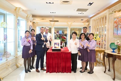 representative-david-steinke-becomes-a-one-day-tour-guide-to-showcase-taichung-shopping-festival_0