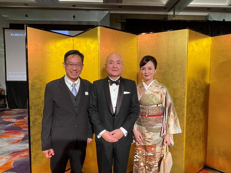 02 經濟發展局長張峯源(左一)與日本台灣交流協會代表片山和之(中)合影