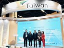 02 台灣形象展示館前合影