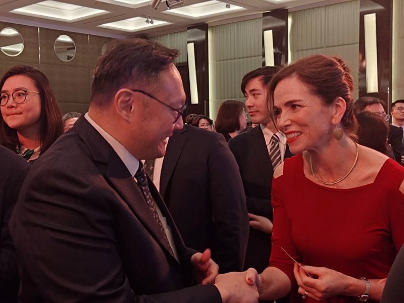 04 代表何曼麗與副市長鄭照新現場交流