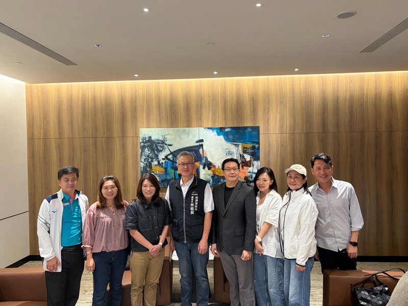 01 林敏棋副局長、吳春見主任、高雄市議會議員合影