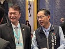 01 手工具公會謝武志理事長與張峯源局長交談甚歡