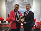 03北海道物產咖啡館開幕-令狐副市長與日本土屋副知事合影