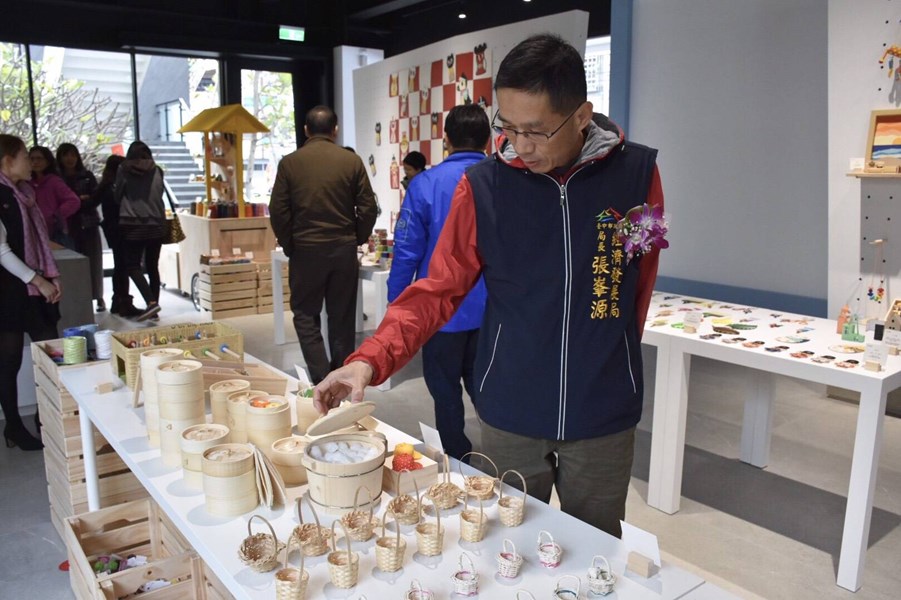 04神岡紙博館參訪-經發局張峯源局長參訪剪影