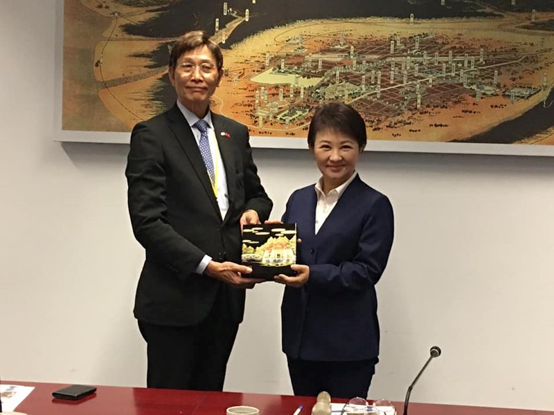 02日本臺灣商會聯合總會-盧秀燕市長與河道台總會長合影
