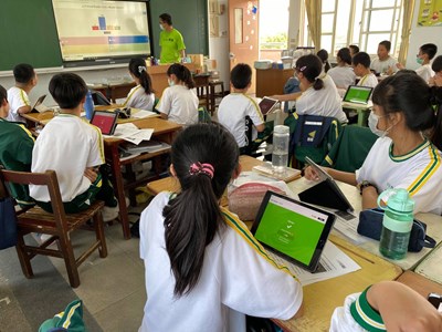 為避免若未來學校大規模停課影響學生學習,台中市政府教育局建置線上學習專區,並全面調查各級學校平板數量