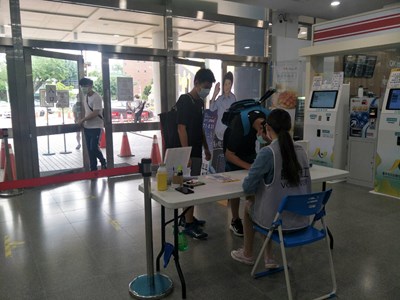 防疫不鬆懈! 中市國運中心落實實聯制、戴口罩