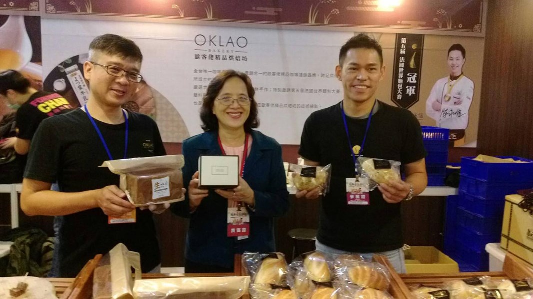 02-2020經典臺菜美食展合影-經發局倪世齡主秘、業者歐客佬