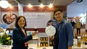 04-2020經典臺菜美食展合影-經發局倪世齡主秘、業者茶境天使