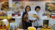 08-2020經典臺菜美食展合影-經發局倪世齡主秘、業者寧菠小館