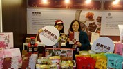 10-2020經典臺菜美食展合影-經發局倪世齡主秘、業者萬益食品
