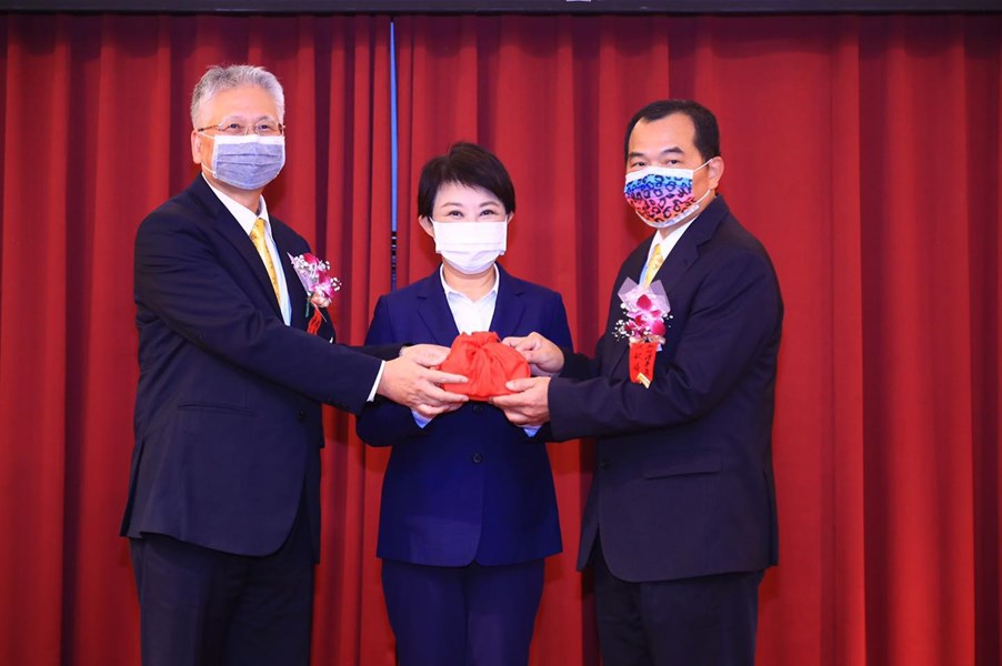 01 臺中市金手獎得獎廠商協進會第14屆、第15屆新舊任理事長交接典禮 盧市長出席
