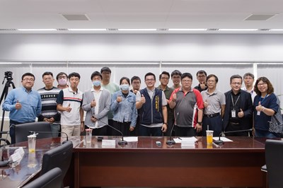 109年7月由市府研考會接棒青諮會運作,委員會議廣邀100位青年委員與會