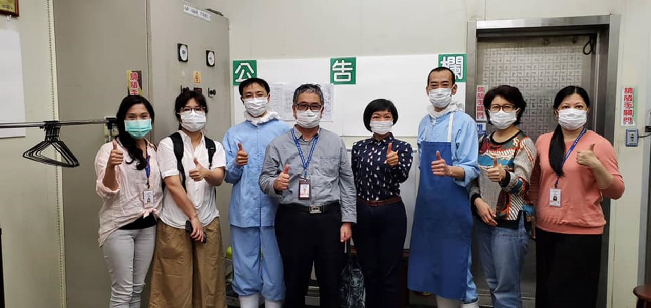 01 經發局由謝公耀專門委員帶領臺中食品界女麗業者代表 參訪裕毛屋 生產線