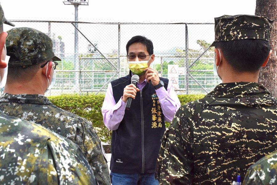 01經發局張峯源代表市長盧秀燕慰勞國軍