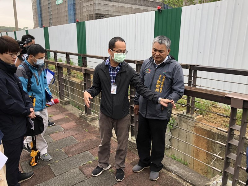 01 增設公車站牌解決企業員工通勤困境