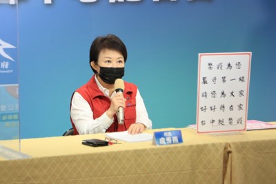 醫界相挺抗疫! 中市逾百名醫護「志願醫療團」成軍
