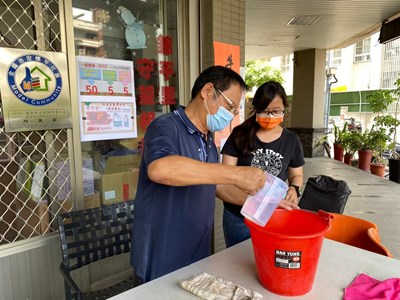 「5055」通關密碼夯 中市環保志工揪民眾勤防疫 (1)