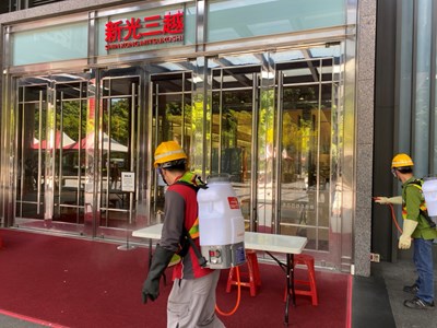 台中新光三越櫃姐確診 首波218人快篩、5人PCR 全數陰性