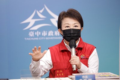 台中市各地今日凌晨開始出現豪大雨,盧市長表示,市府全力戒備不鬆懈,保護市民生命財產安全