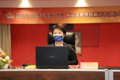 「危機就是轉機!」盧市長說明,今年配合防疫措施,典禮改為線上舉行,但典禮仍舊非常莊重具有意義
