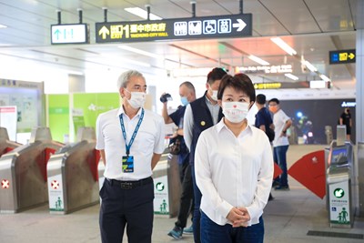 防疫不鬆懈! 降二級首周末 盧市長視察中捷防疫措施