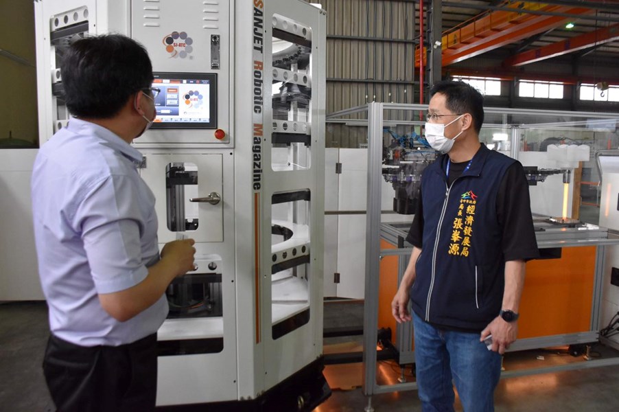 05 張峯源局長與聖杰國際總經理張慶三交流2