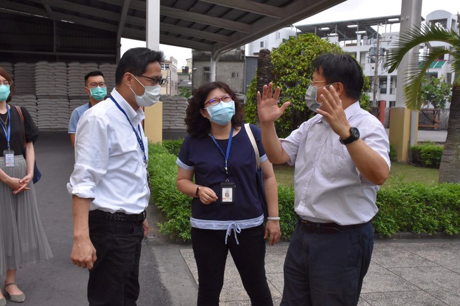 03 張峯源局長、許瓊華科長訪視廠商-泰和製粉總經理張志名交流