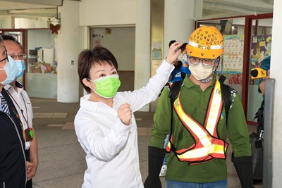 中市454校全力整備迎開學 盧市長一周二度視察校園防疫