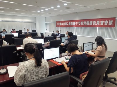 台中市政府召開教育審議委員會會議,由副市長令狐榮達主持