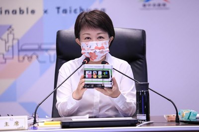 盧市長表示,歡迎大家多搭乘大眾運輸系統,一起節能減碳、抗空污