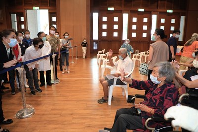 盧市長提醒長輩回家後多休息,多補充水分,如有身體不適的情況一定要跟家人反應