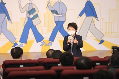 中市青諮委員「新聲」報到! 盧市長授證提倡青年入府精神