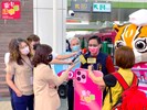 搭中捷遊購台中！ 台中購物節彩繪捷運列車今亮相 - 經發局張局長接受媒體聯訪