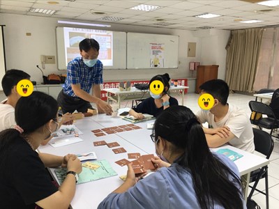 透過各種職涯卡片,協助青少年瞭解自己的工作技能優勢