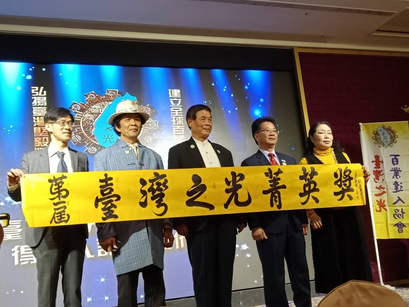 06 協會幹部與墨寶合照