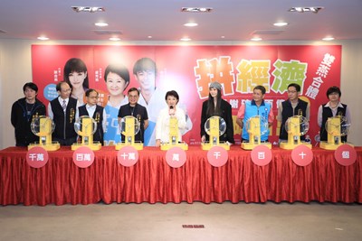 台中購物節消費破240億 姐姐謝金燕、盧市長「雙燕」合體抽百萬現金