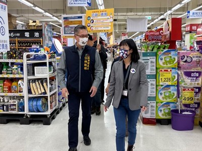 防疫上緊發條! 中市府宣導賣場業者加強防疫