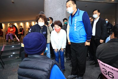 為65歲以上長者打第三劑 盧市長視察快打站秩序良好