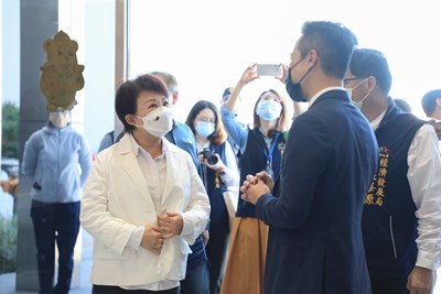 市長盧秀燕參訪明昌國際工業瞭解企業根留台中智慧升級