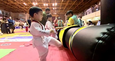 選手年齡最萌4歲參賽,參加電子踢擊項目