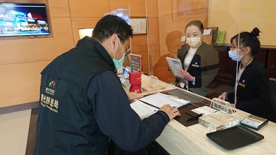 防疫無假期!中市觀旅局稽查旅館、加強觀光場域清消