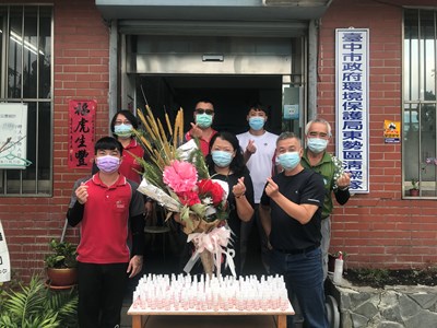 中市東勢清潔隊贈防疫酒精瓶 限量200份謝謝媽媽
