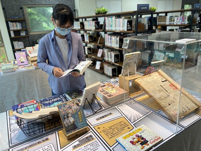 中市圖總館辦理記憶中的畫格世界書展,看漫畫也可以認識歷年來的漫畫歷史