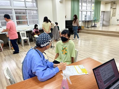 中市國小莫德納疫苗校園接種開跑 市府及學校用心安排過程順利