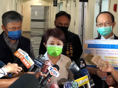 聽取七大家長團體意見 盧市長宣布「停課不停學」再延一週